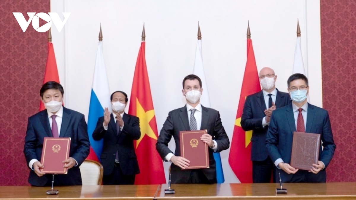 Vietnam, Russia sign cooperation documents
